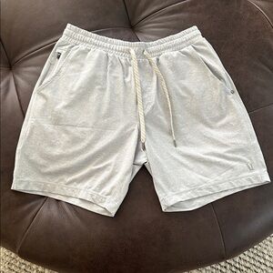 Vuori shorts size M
